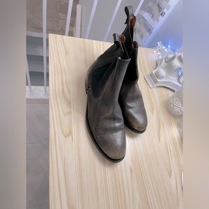frye bowery chelsea boots like brand new (worn once)